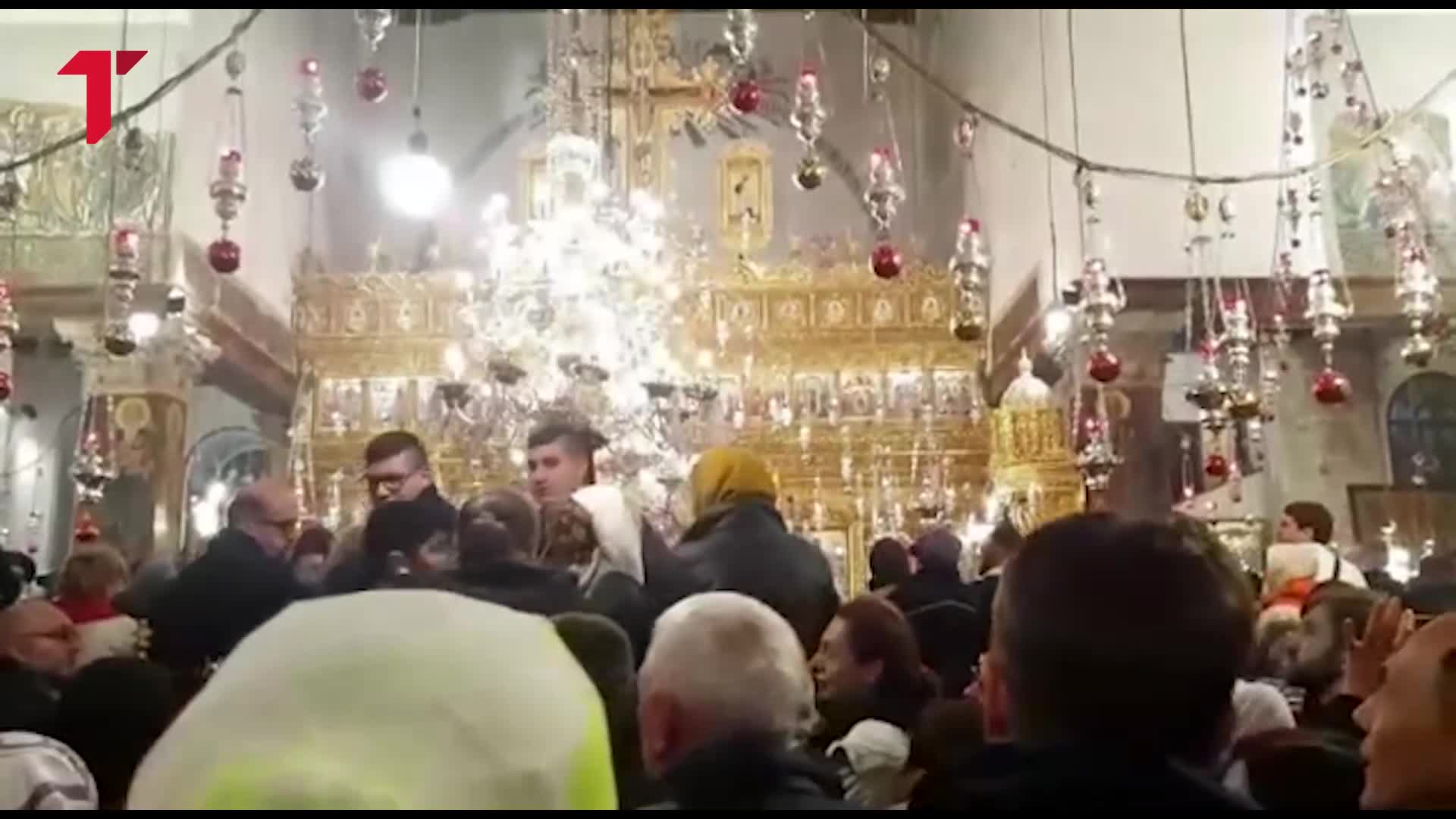 Hiljade Vernika Na Sve Anoj Bo I Noj Liturgiji U Crkvi Hristovog