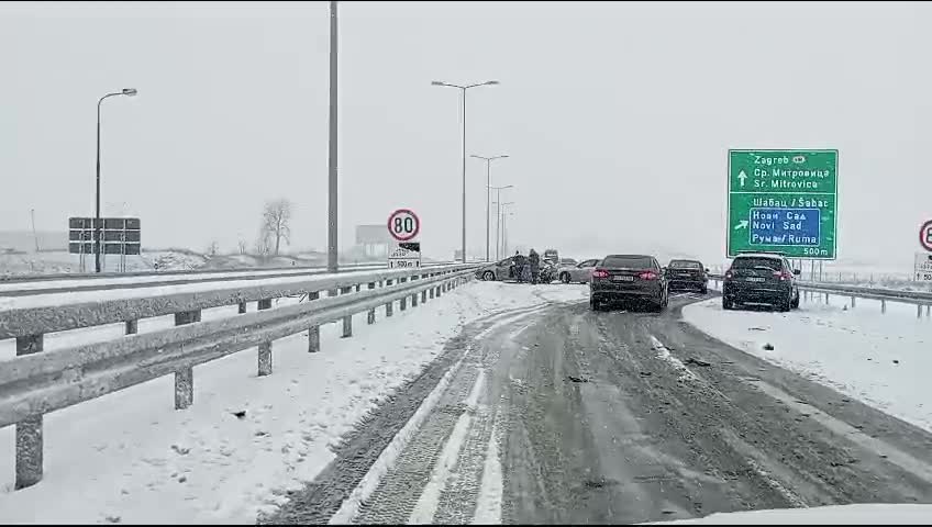 Dva Vozila Na Auto Putu Potpuno Smrskana Telegraf Tv