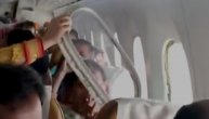 Usred leta odvalio se unutrašnji prozor na avionu