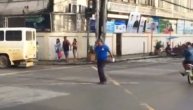 Policajac plesač! Kada on reguliše saobraćaj nikom nije dosadno