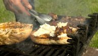 Da li ste znali da od mesa za ćevape možete da napravite uštipke za roštilj?