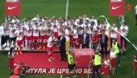 Fudbaleri Crvene zvezde podigli šampionski pehar