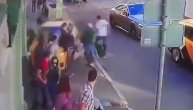 Pomahnitali taksista uleteo među ljude u centru Moskve