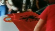 Albanska Švajcarska! Albanci maltretirali Srbe i slavili pobedu Švajcarske uz simbole "crnog orla"