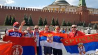 Navijači Srbije pevaju "Tamo daleko" u Moskvi