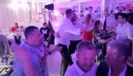 Dejanu Radonjiću pevaju Đurđevdan na uvce na svadbi Stefana Jovića