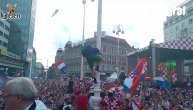 Jedini navijač Francuske u zagrebu prvo se grlio sa Hrvatima a posle dobio batine
