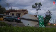Stravičan tornado opustošio grad u Americi, rušio je zgrade, čupao drveće i prevrtao kola