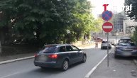 Ovo je jednosmerna ulica u kojoj svi voze suprotno od propisa