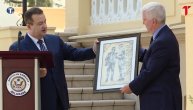 Dačić i Skat razmenili poklone u rezidenciji SAD
