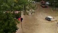 Stravično nevreme u Beogradu, automobili idu kroz vodu koja im je do šoferšajbne