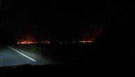 Bukti požar u okolini Doljevca, vatra zahvatila polja
