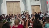 Hopla! Evo kod koga je završio bidermajer na venčanju kod Karića