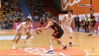 Partizan "preslišava" Cedevitu na poluvremenu