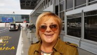 Kijina mama sačekala ćerku na aerodromu posle nastupa sa Slobom