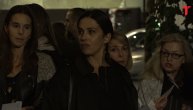 Mnogobrojni poznati došli da podrže Vesnu Trivalić i njen povratak na scenu
