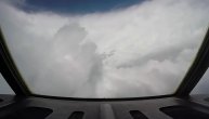 Sa čudovištem oči u oči: Ovaj čovek je avionom uleteo u srce uragana