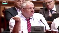 Skandalozno obraćanje Vojislava Šešelja u Skupštini Srbije