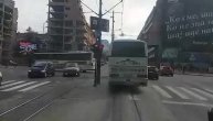 Bahati vozači autobusa skreću tamo gde je zabranjeno