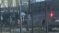 Ekskluzivni snimak!  Pogledajte kako ROSU zavrće ruku Srbima i odvlači ih u zatvor u Južnoj Mitrovici