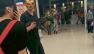 Klinci stavili maske na lice, uzeli puške u ruke i krenuli da pucaju po tržnom centru