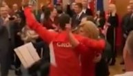 Kolinda vriskala uz Tompsonove hitove slaveći sa hrvatskim teniserima