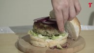 Ovo je najsočniji pileći burger ikada