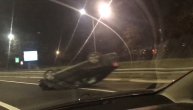 Prevrnuo se automobil na autoputu kod Geneksa