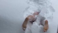 Bikini kupanje u snegu?! Što da ne