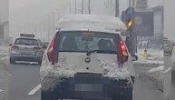 Da li policija može da vas kazni ako vozite auto prekriven snegom?!