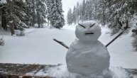 Umesto od snega, on je urezao Sneška Belića na dlan