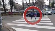 Mogao je da zgazi troje dece na pešačkom prelazu kod škole