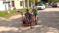 Poželeo je da provoza bicikl sa bratom koji je invalid, a onda im je on to i omogućio