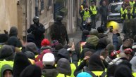 U Francuskoj puca na sve strane: Policija žestoko napala "žute prsuke"