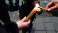 Građani pred Slavijom zapalili sveće u spomen na Olivera Ivanovića