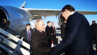 Vučić srdačno dočekao Putina na aerodromu