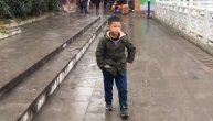 Svet ima novog „šmekera“, hod ovog šestogodišnjaka svi su primetili
