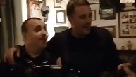 Fanovi u transu, kafana gori, Andrija Milošević peva legendarni hit