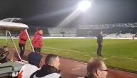 Navijači Partizana vređaju trenera Radničkog Nenada Lalatovića