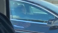Vozio se auto-putem, a onda samo što mu srce nije stalo: Čovek zaspao za volanom!