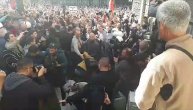Demonstranti se guraju sa policijom ispred Predsedništva