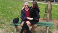 Milijana (21) skočila Milojku (74) u krilo nasred parka, pa počela da ga ljubi