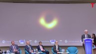 Objavljena prva fotografija crne rupe