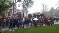 Okupljanje građana uoči protesta ispred Skupštine Srbije