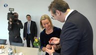 Vučić i Mogerini se kucaju jajima u Berlinu