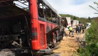 Prvi snimci s mesta udesa kod Kuršumlije: Autobus i kamion ugljenisani