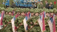 Defile ratnih zastava Kraljevine Srbije i NOB-a na paradi u Nišu