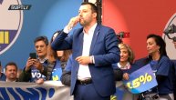 Salvini na predizbornom skupu ljubio krst