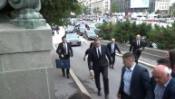 Vučić stigao u parlament, Boško Obradović mu dobacivao