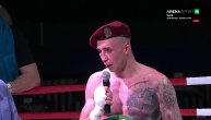 Marko Nikolić sa kapom i zastavom u ringu slavio pobedu